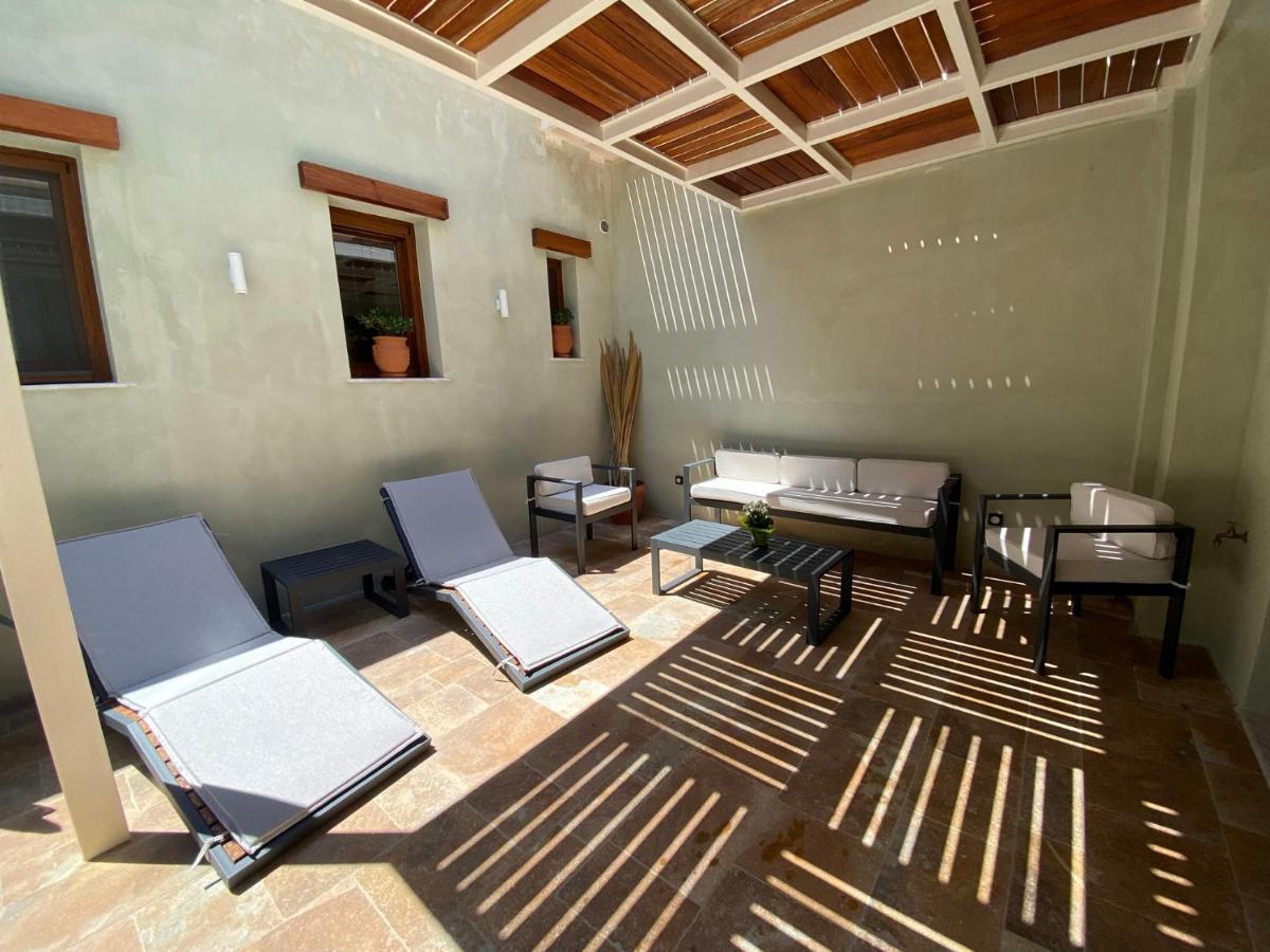 Andros 4 All Seasons Villas & Suites Ormos  Exteriör bild